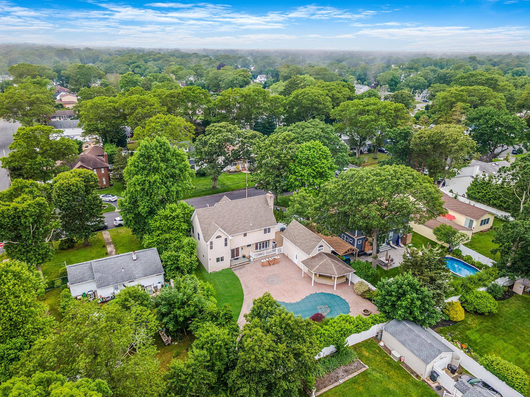East Islip, NY 11730,53 Pequot LN