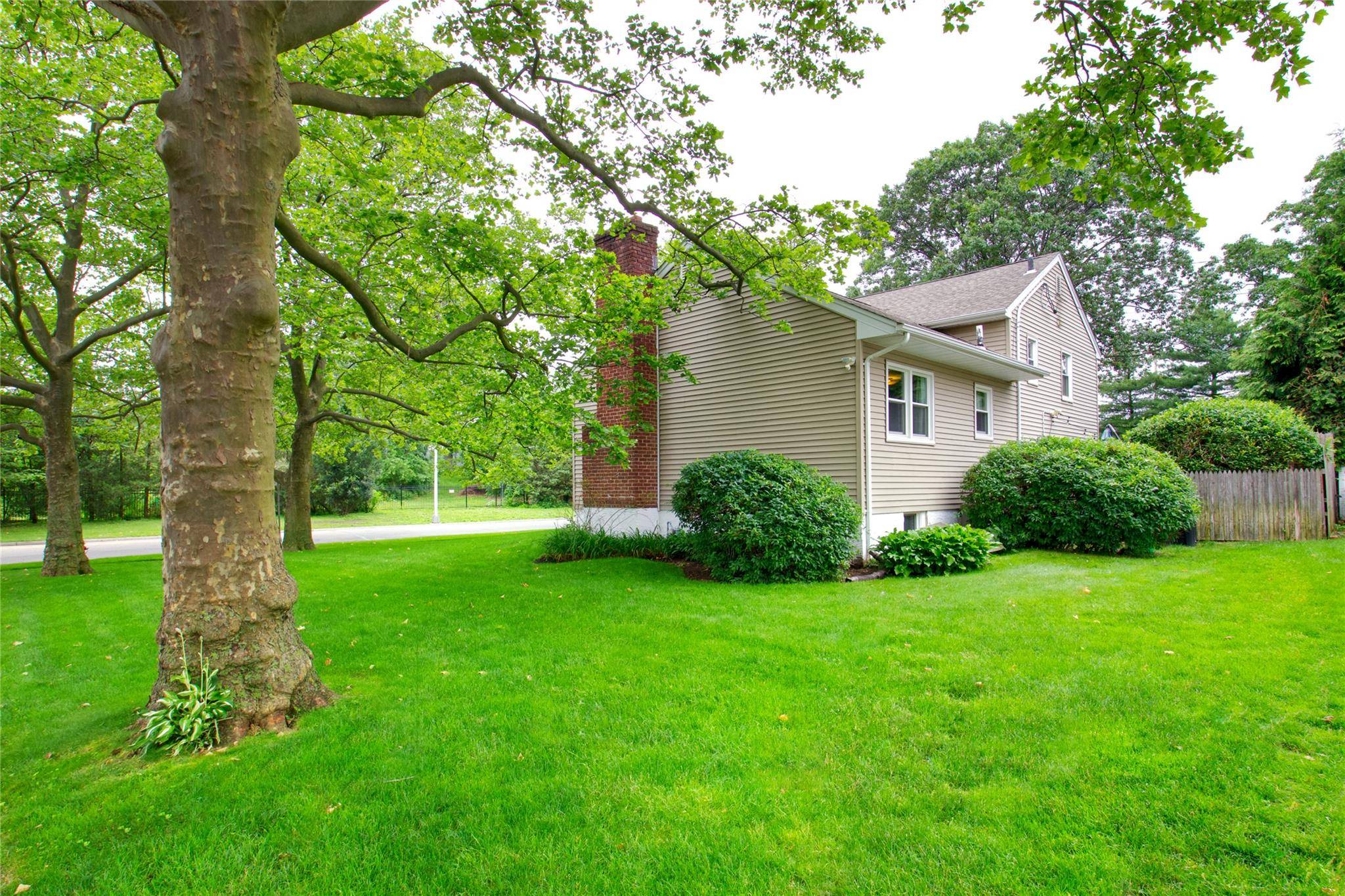Garden City, NY 11530,187 Tanners Pond RD