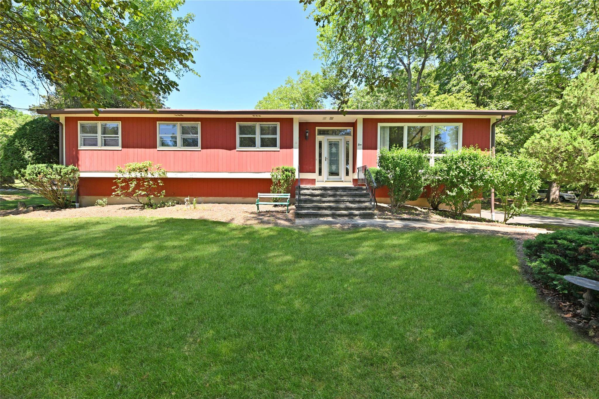 Chestnut Ridge, NY 10977,1 Eastbourne DR