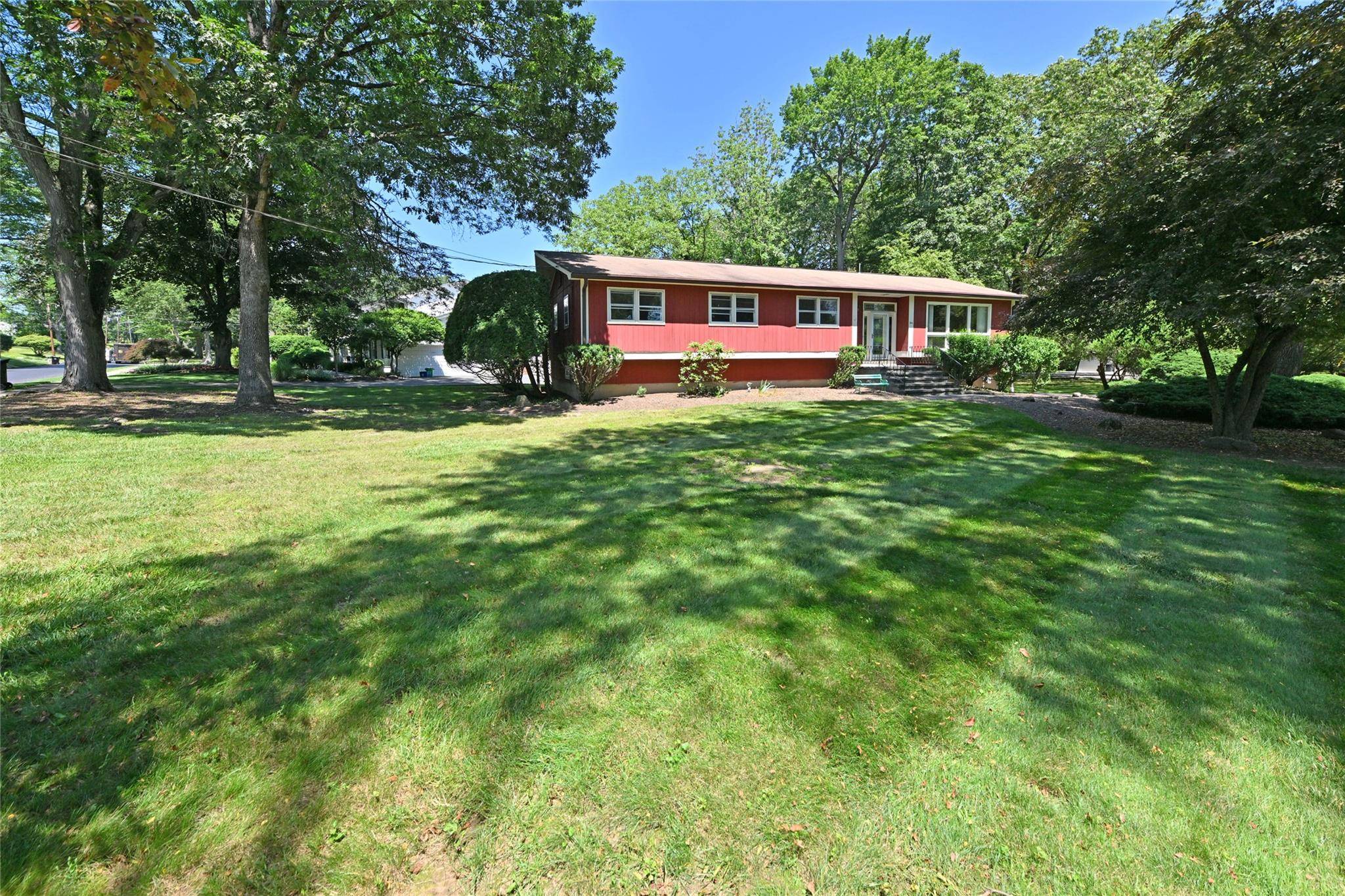 Chestnut Ridge, NY 10977,1 Eastbourne DR