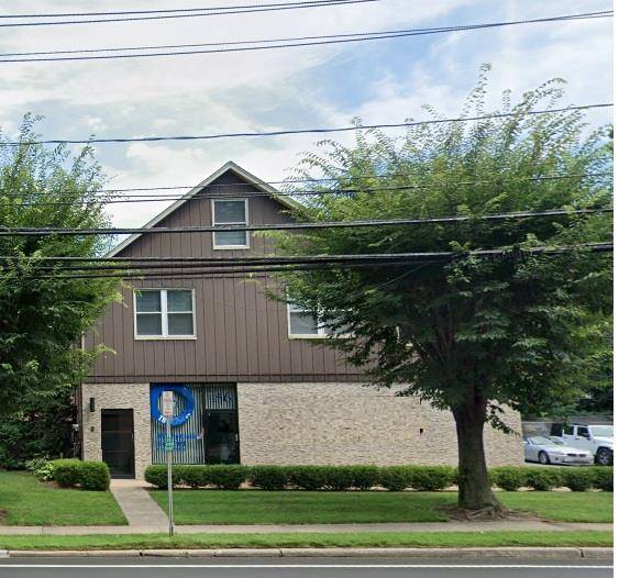 Huntington, NY 11743,456 W Jericho TPKE