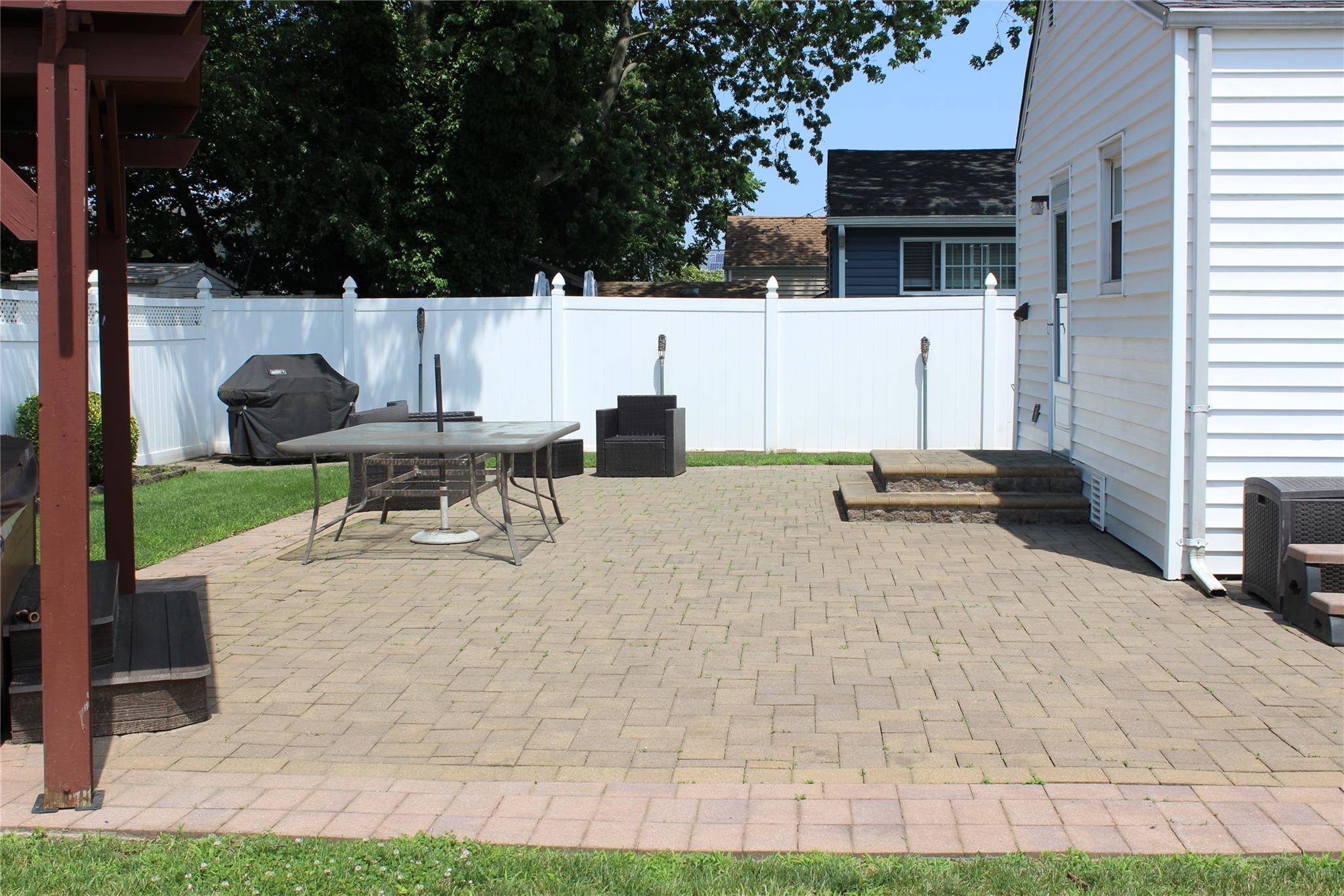 Lindenhurst, NY 11757,134 W Hampton RD