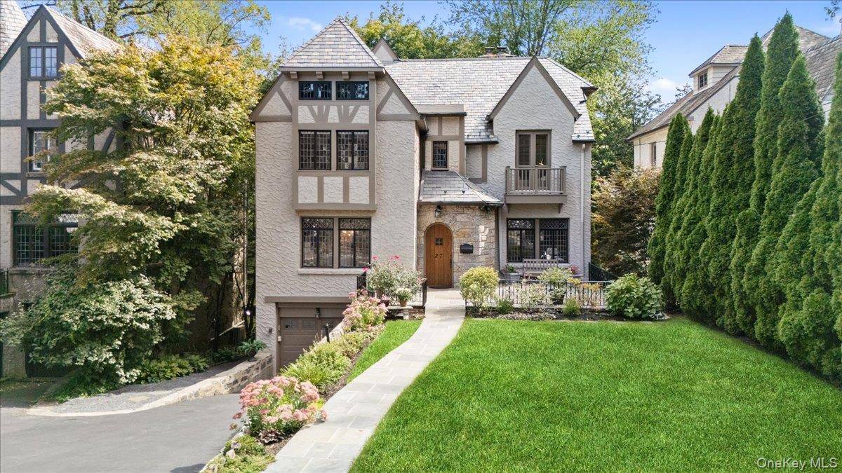 Larchmont, NY 10538,27 Villa RD