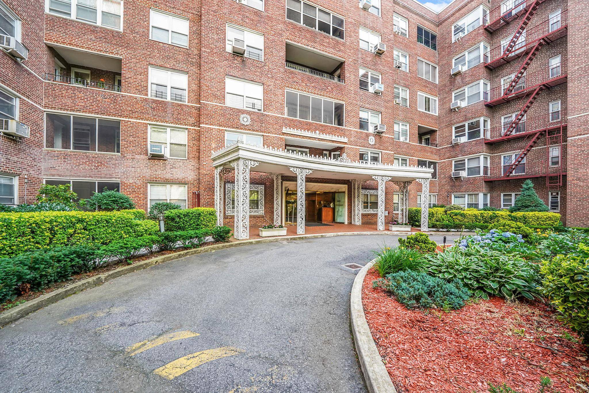 Forest Hills, NY 11375,67-66 108th ST #D3