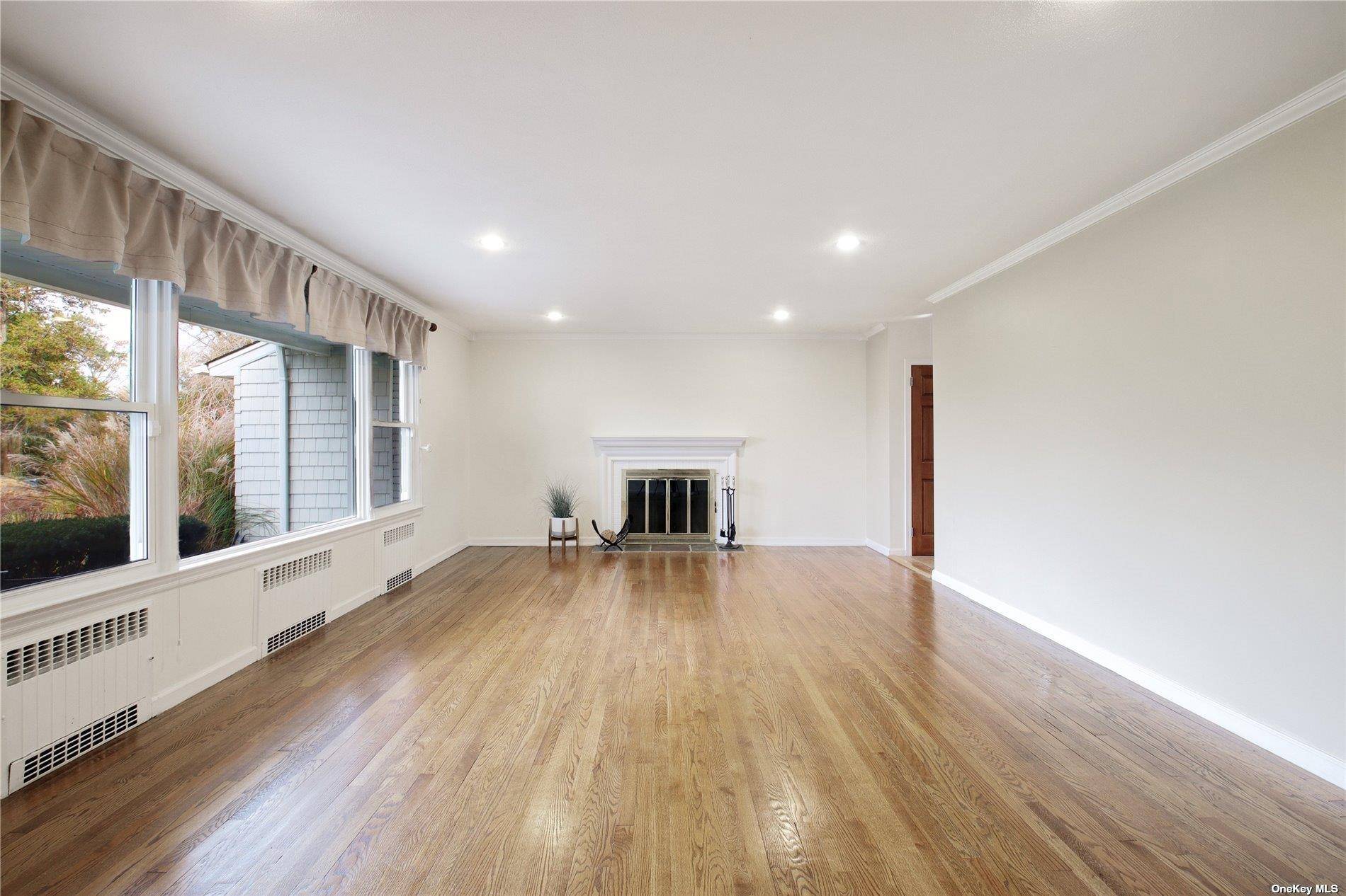 Manhasset, NY 11030,5 Gulls Cove