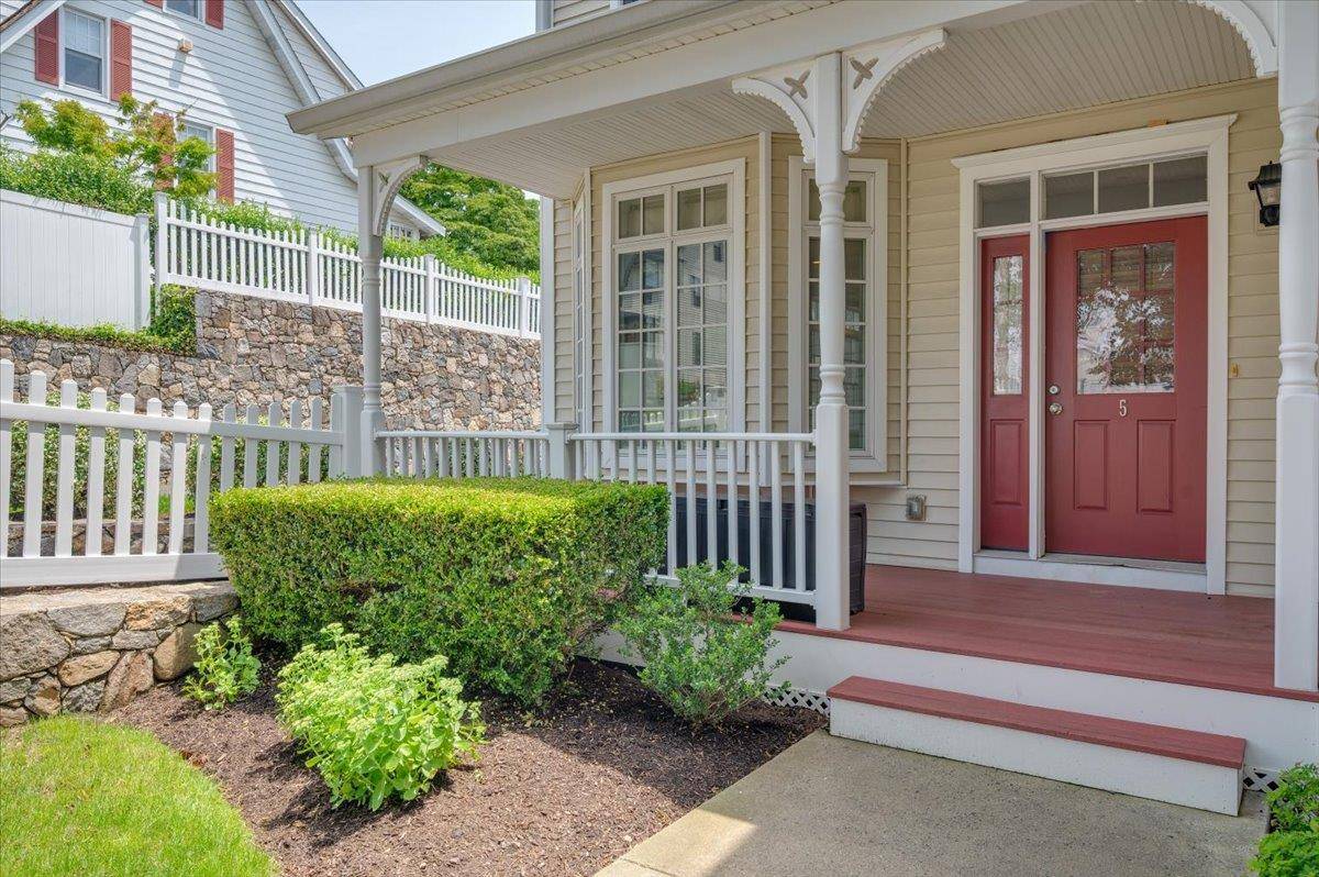 Port Chester, NY 10573,19 Olivia ST #5