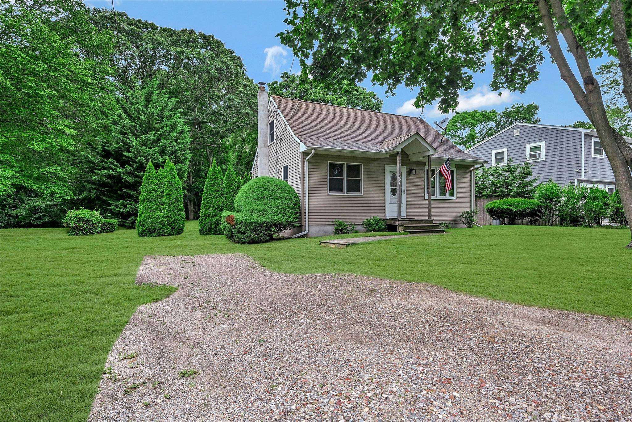 Aquebogue, NY 11931,357 Church LN