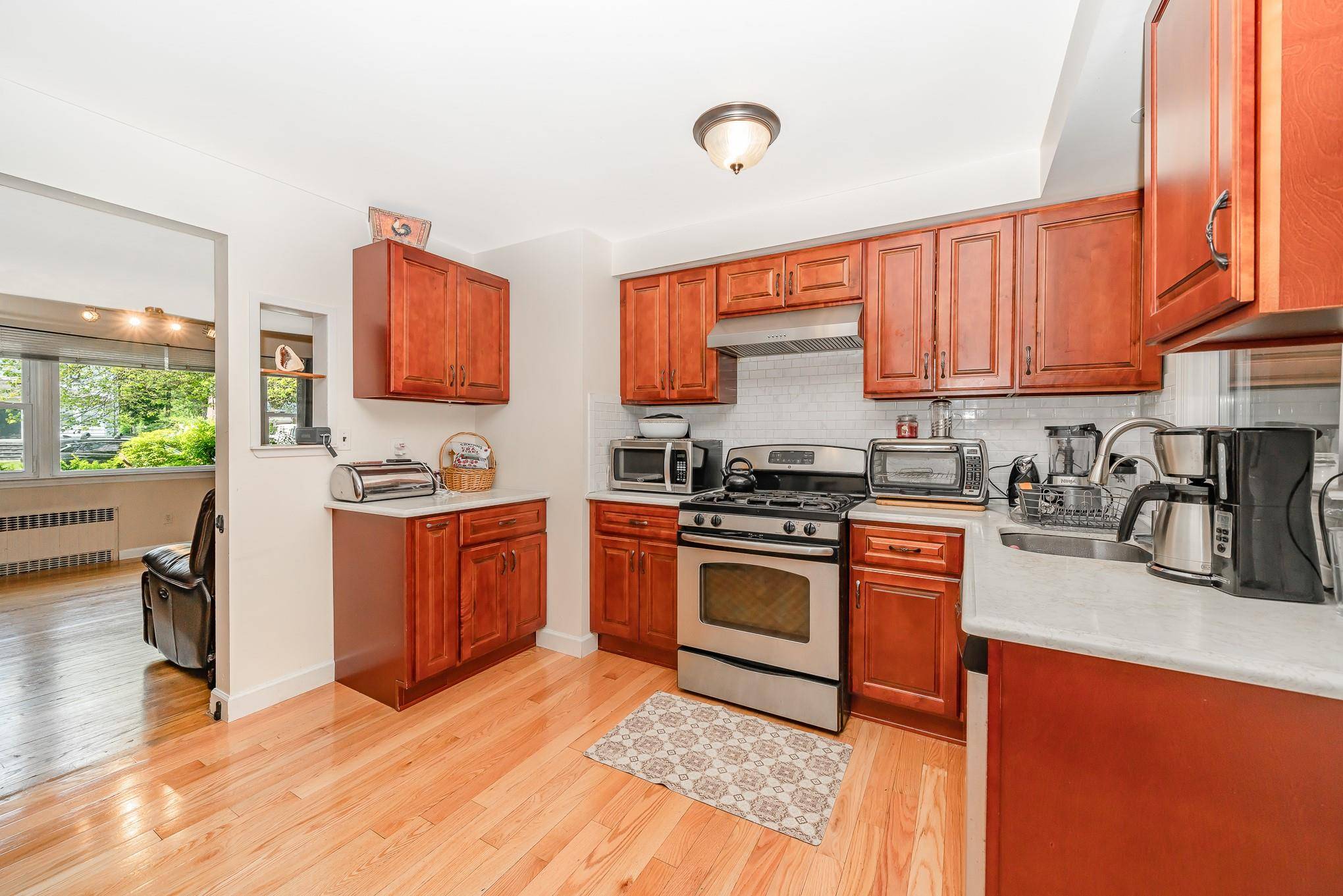 Huntington Station, NY 11746,20 W 18th ST