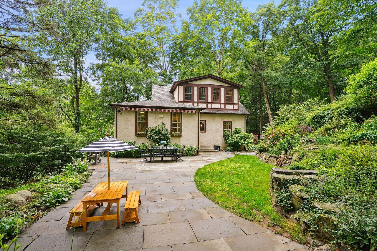 Chappaqua, NY 10514,9 Campfire RD