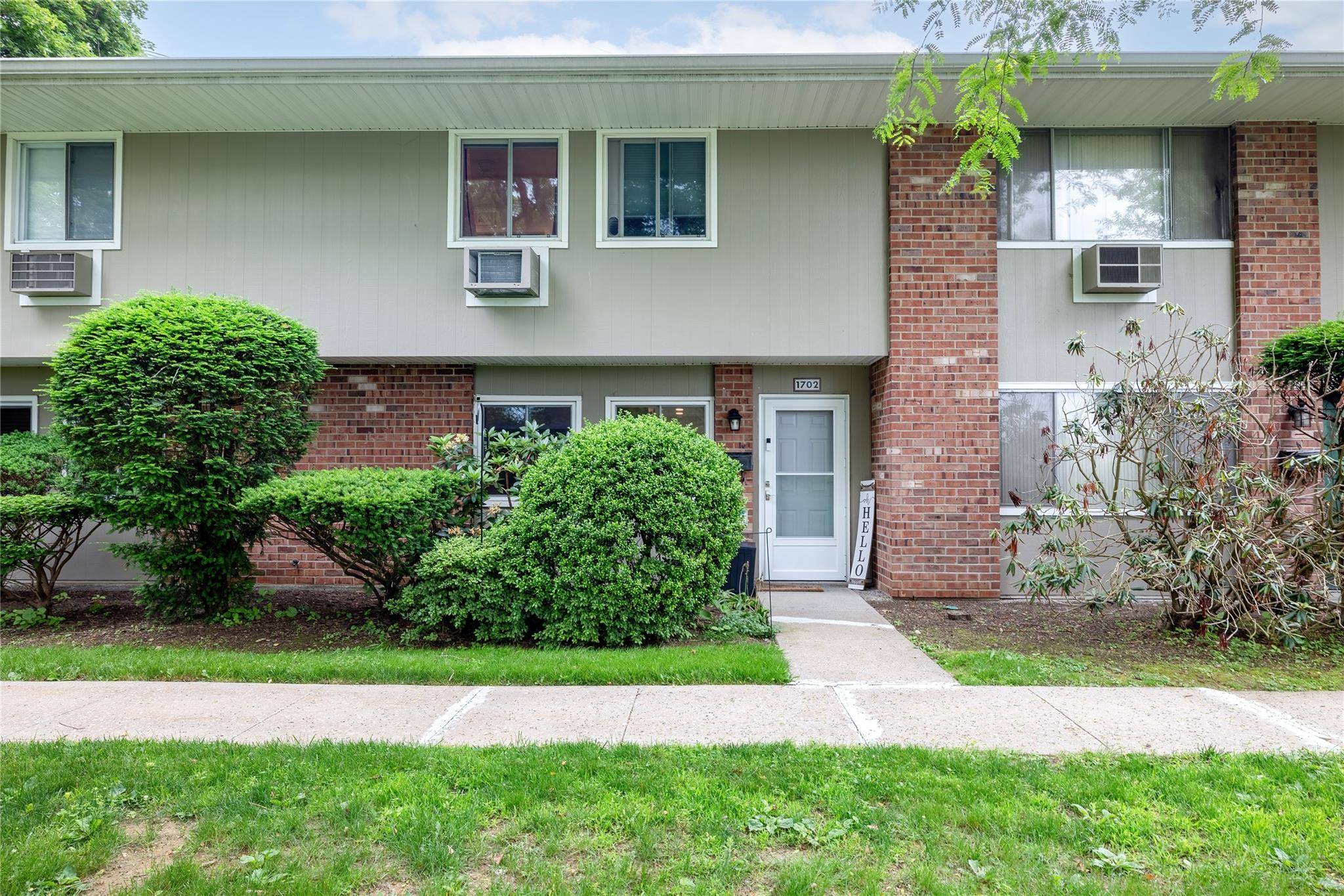 Elmsford, NY 10523,1702 Old Country RD