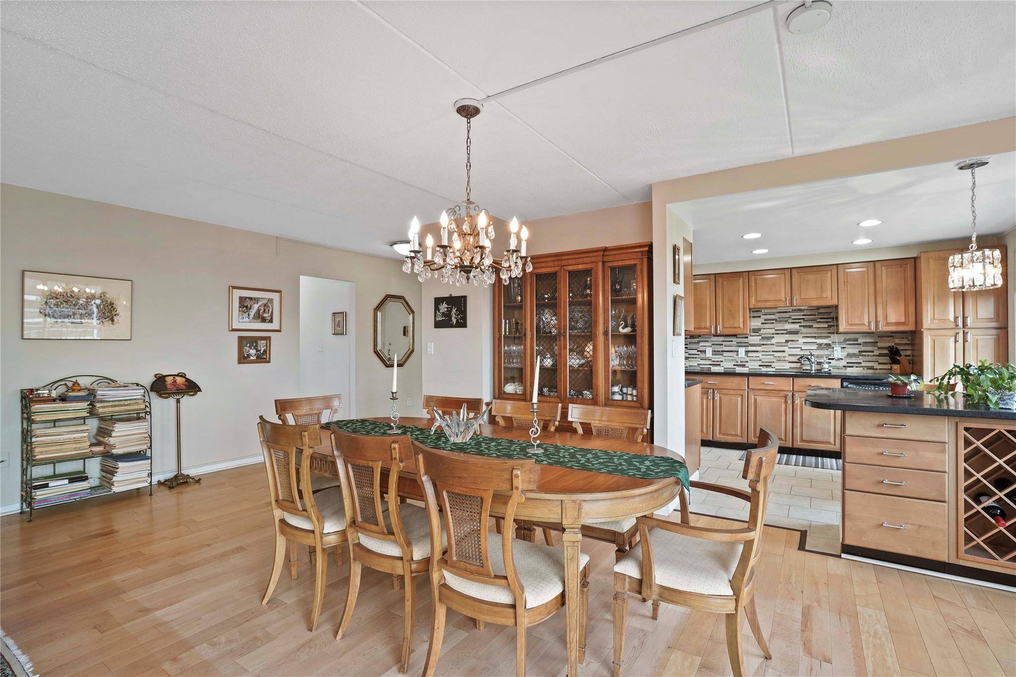 Hartsdale, NY 10530,300 High Point DR #711