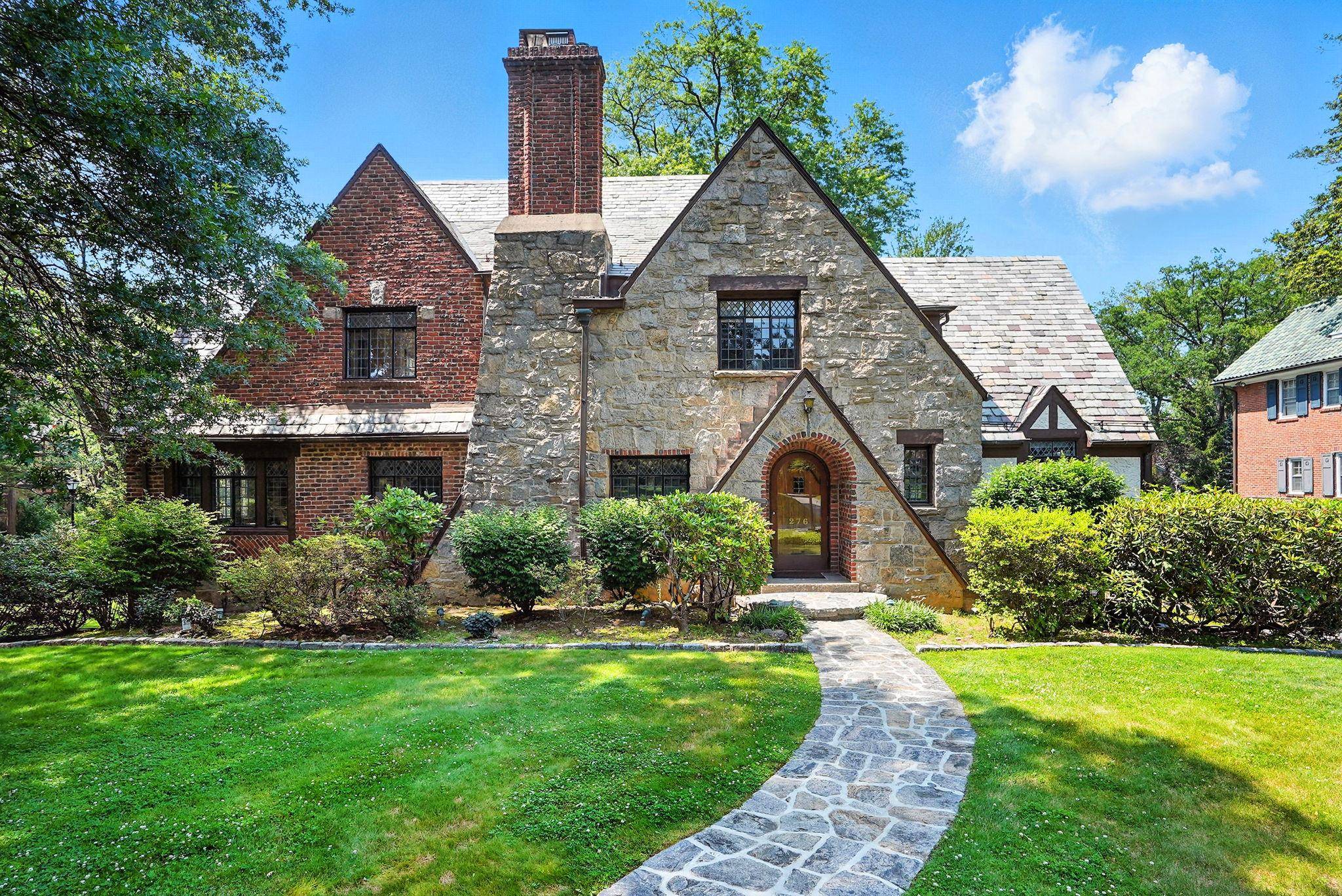 New Rochelle, NY 10804,276 Overlook RD