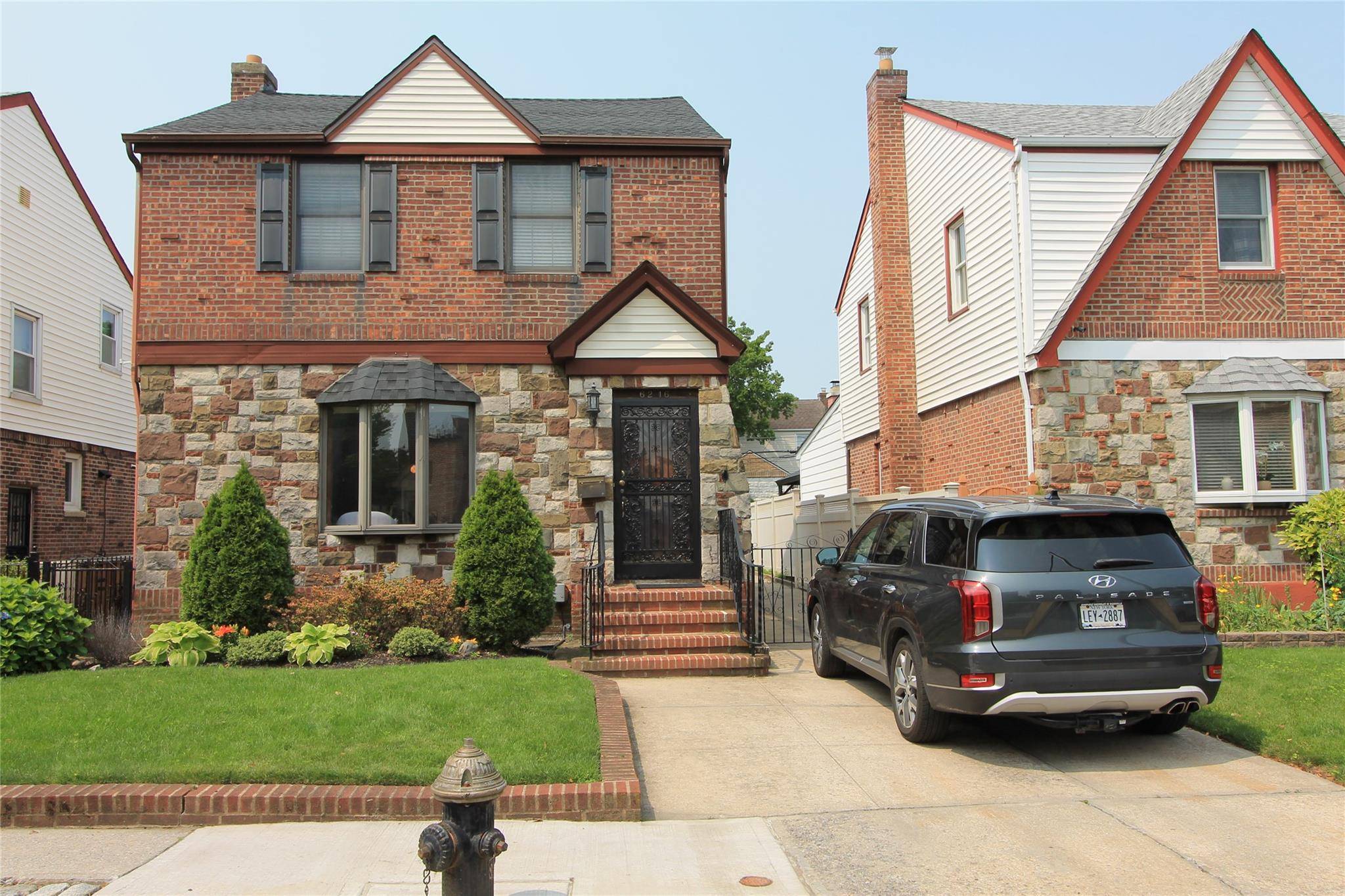 Middle Village, NY 11379,62-16 82nd PL
