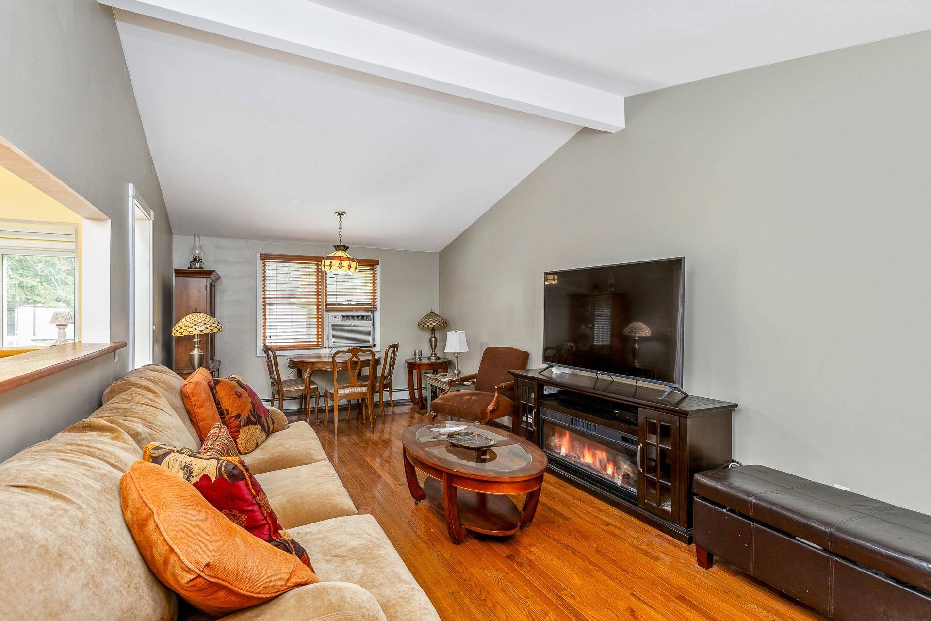 Mastic Beach, NY 11951,137 Riverside AVE