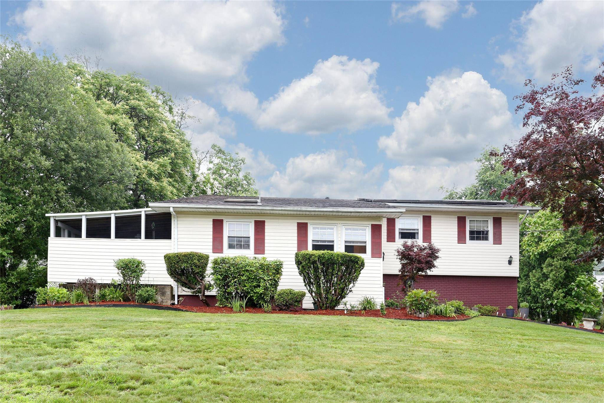 Spring Valley, NY 10977,24 Oxford CT