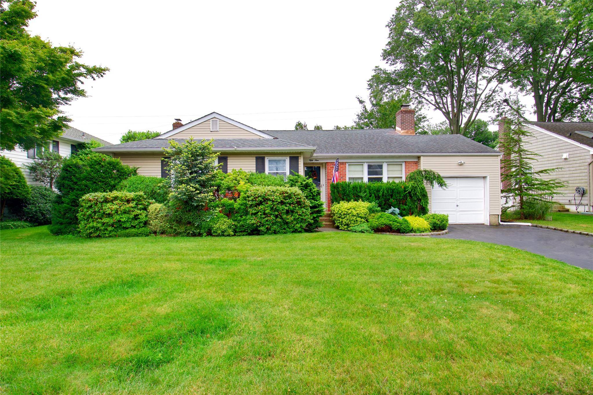 Garden City, NY 11530,59 Russell RD