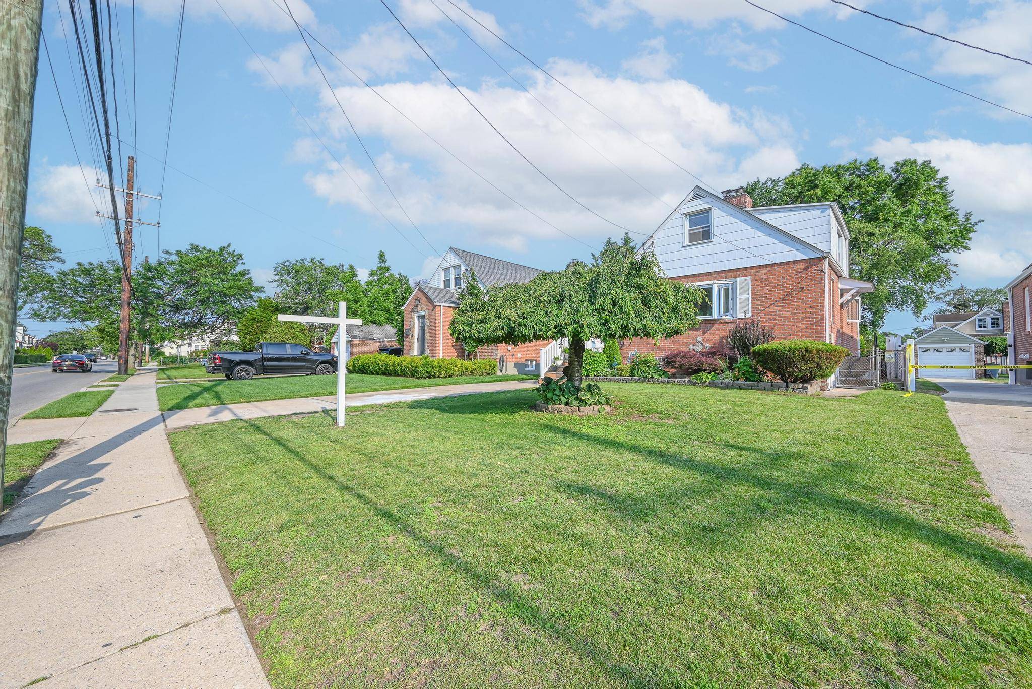 Valley Stream, NY 11581,202 Roosevelt AVE