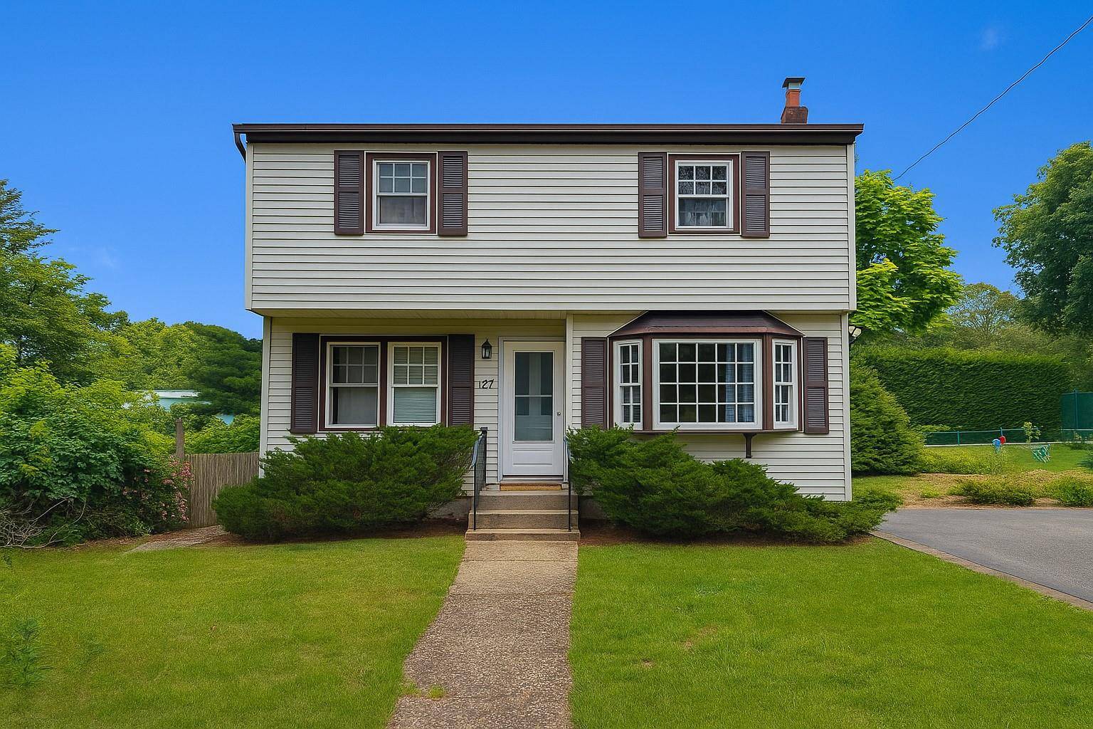 Farmingville, NY 11738,187 Horseblock RD