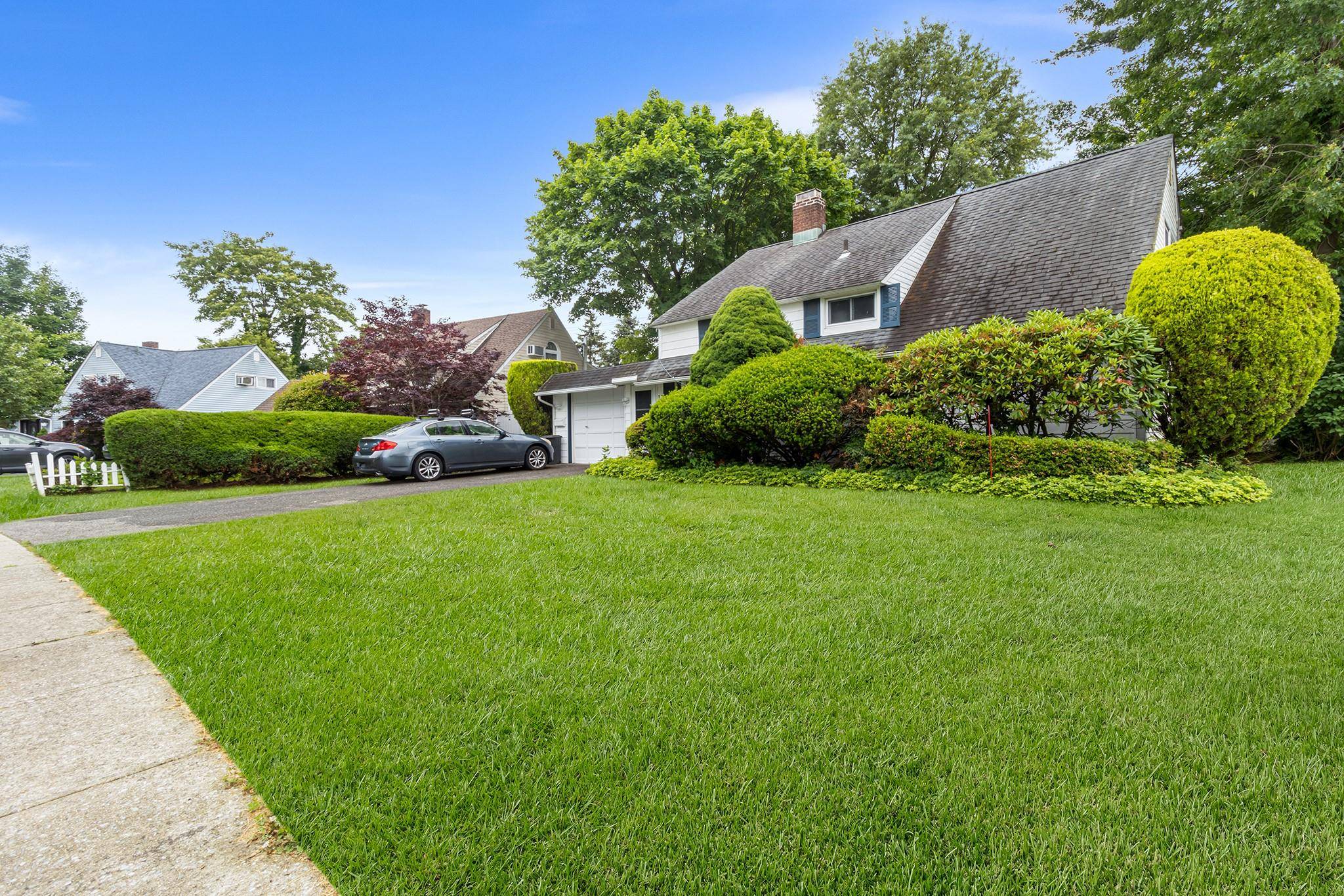 Westbury, NY 11590,12 Melody LN