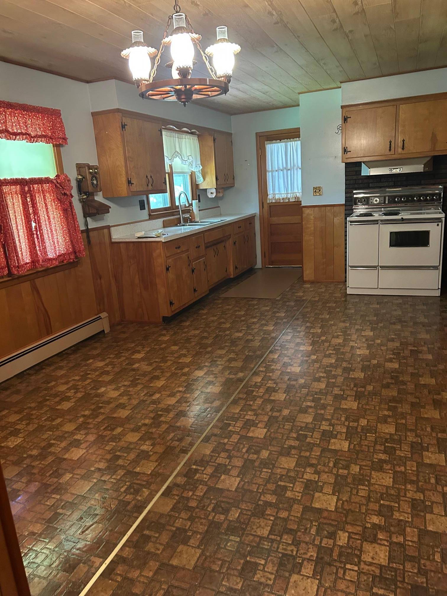 Center Moriches, NY 11934,36 Hawkins AVE