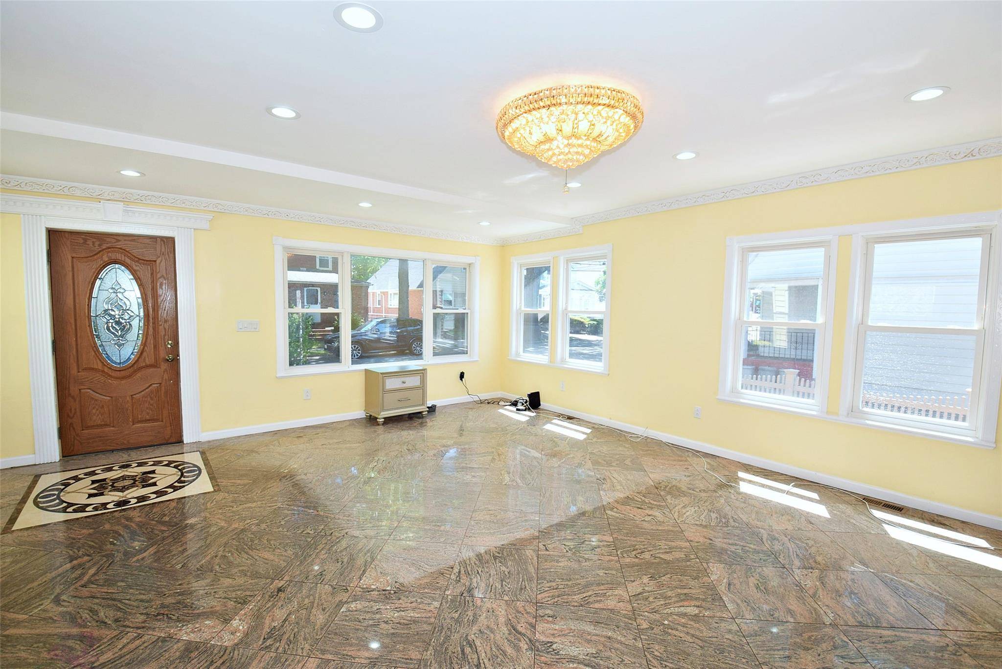Floral Park, NY 11001,18 Brokaw AVE