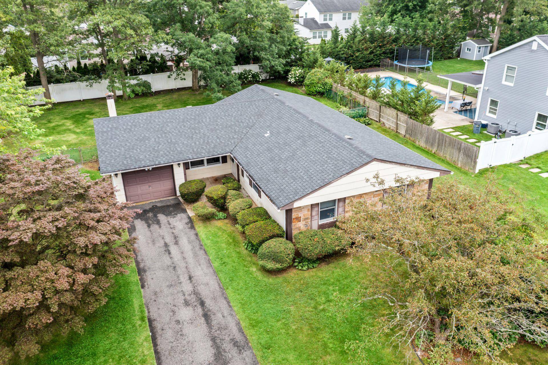 South Setauket, NY 11720,20 Tulip Hill LN