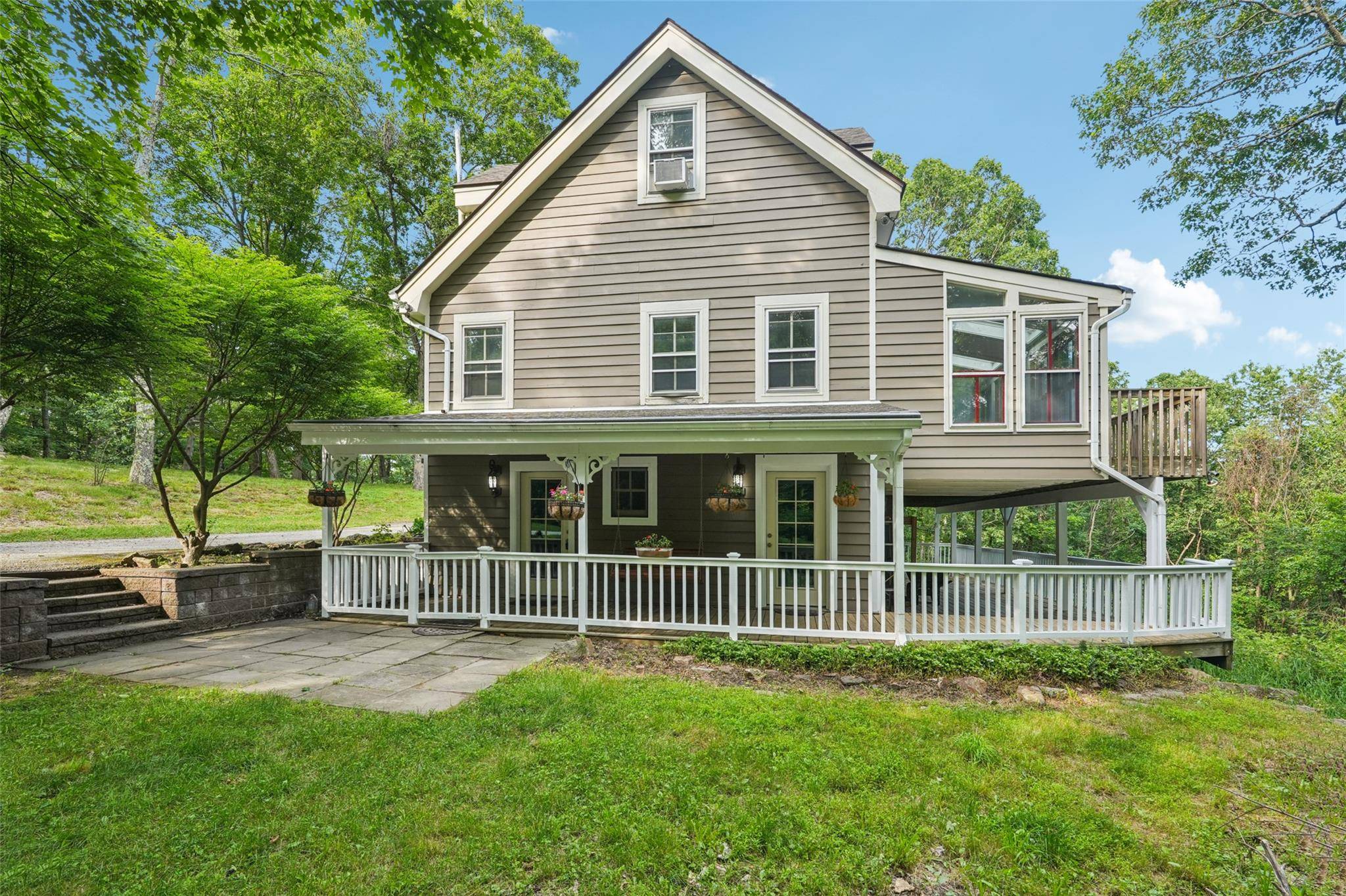 Warwick, NY 10990,25 Cascade Lake RD