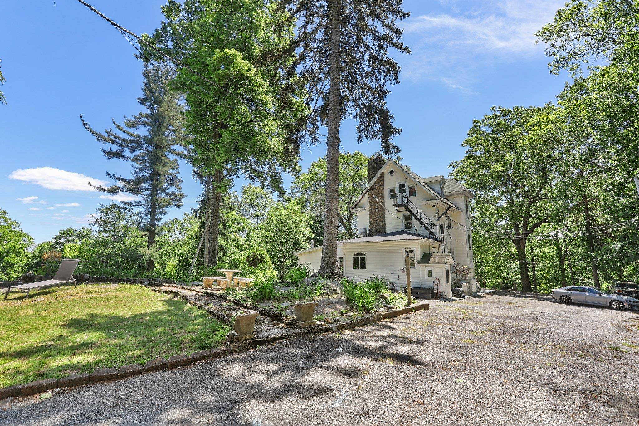 Hartsdale, NY 10530,42 N Healy AVE
