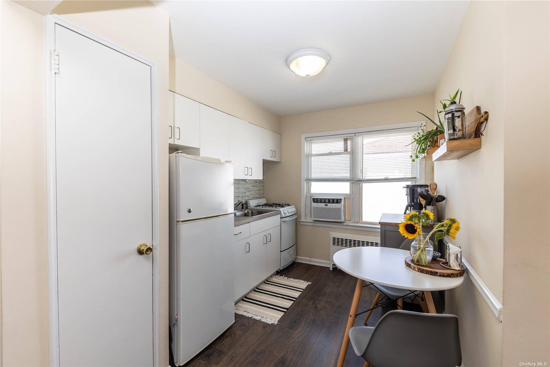 Long Beach, NY 11561,319-325 Broadway #B1