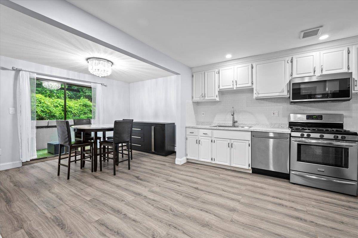 Pomona, NY 10970,361 Skyline DR
