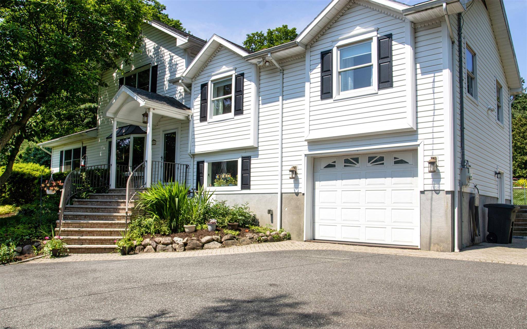 Pearl River, NY 10965,25 McKinley ST
