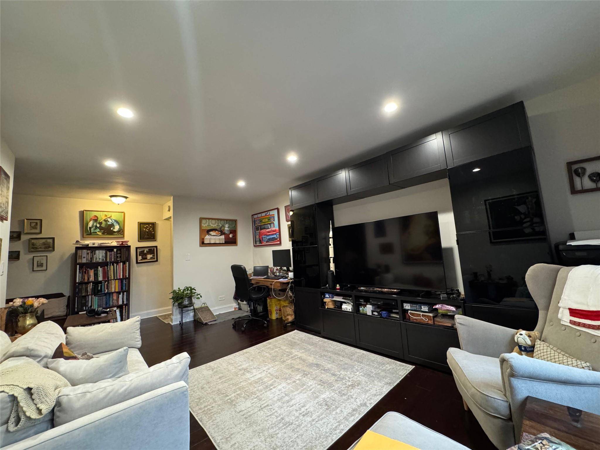 Jackson Heights, NY 11372,33-27 91st Street #5F