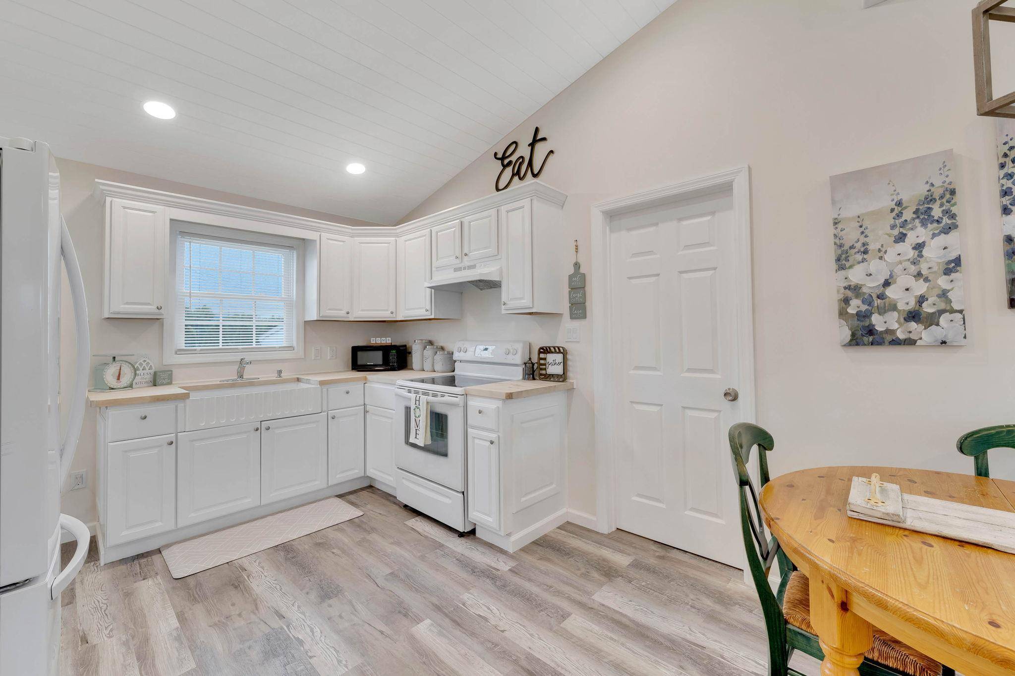Lindenhurst, NY 11757,830 Ocean ST