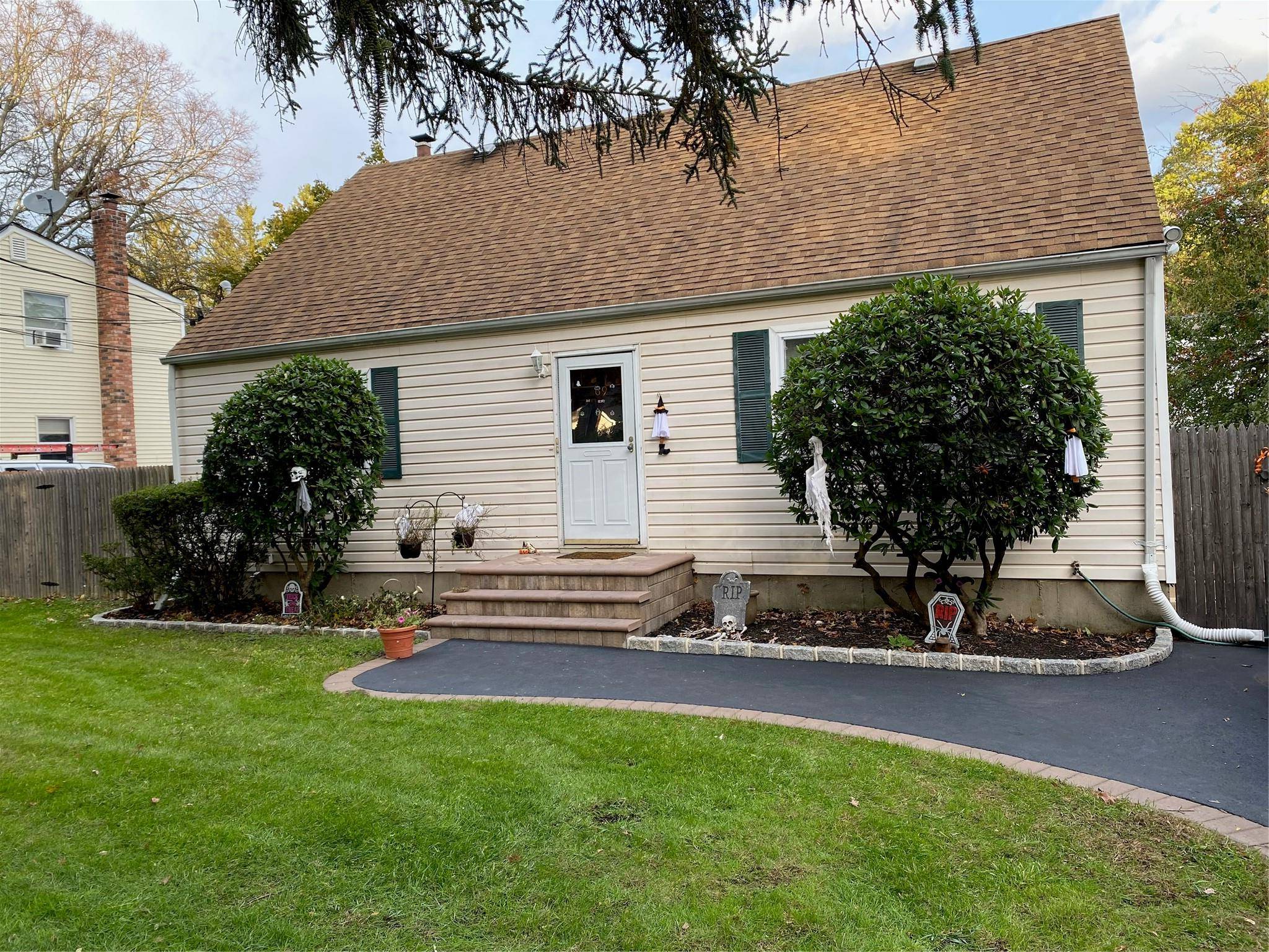 Centereach, NY 11720,69 Main AVE