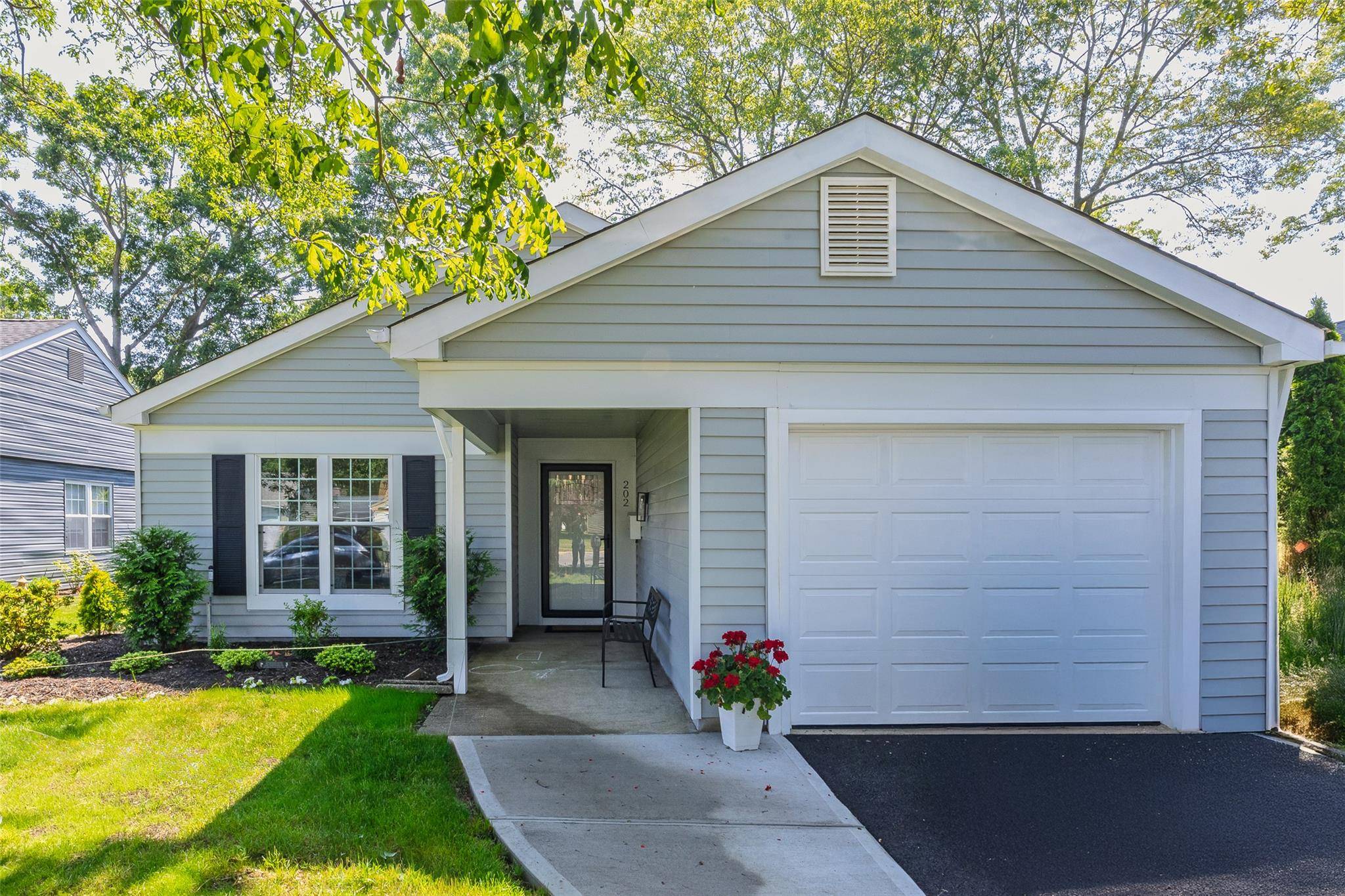 Ridge, NY 11961,202 Kingston DR