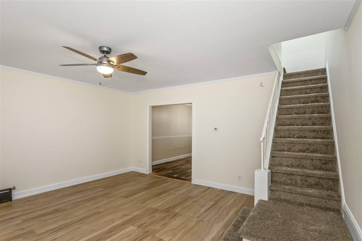 Glendale, NY 11385,6739 Cooper AVE