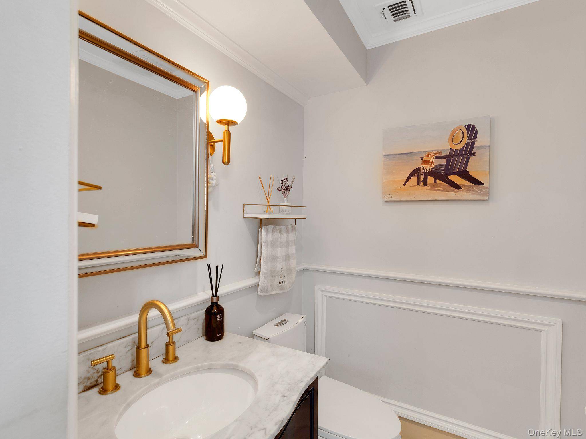 Roslyn Heights, NY 11577,18 Sherwood LN