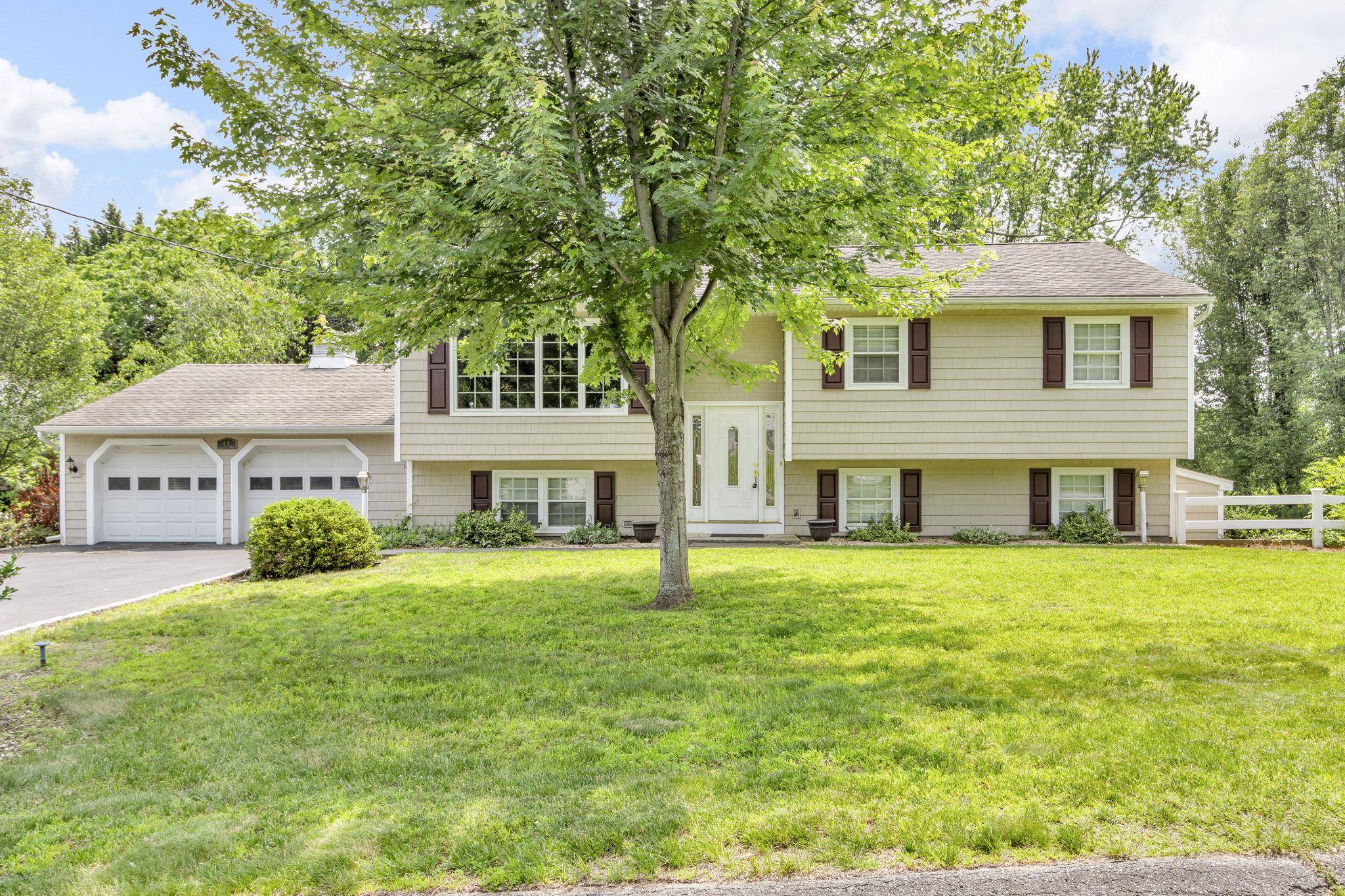 Carmel, NY 10512,42 Robin DR