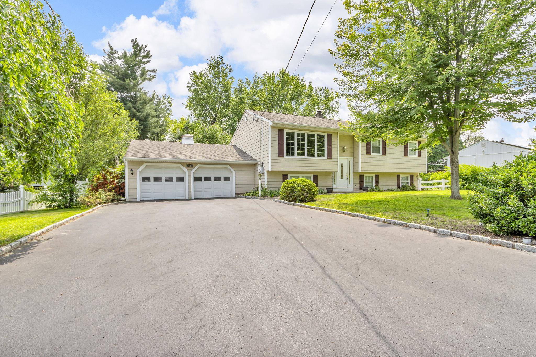 Carmel, NY 10512,42 Robin DR