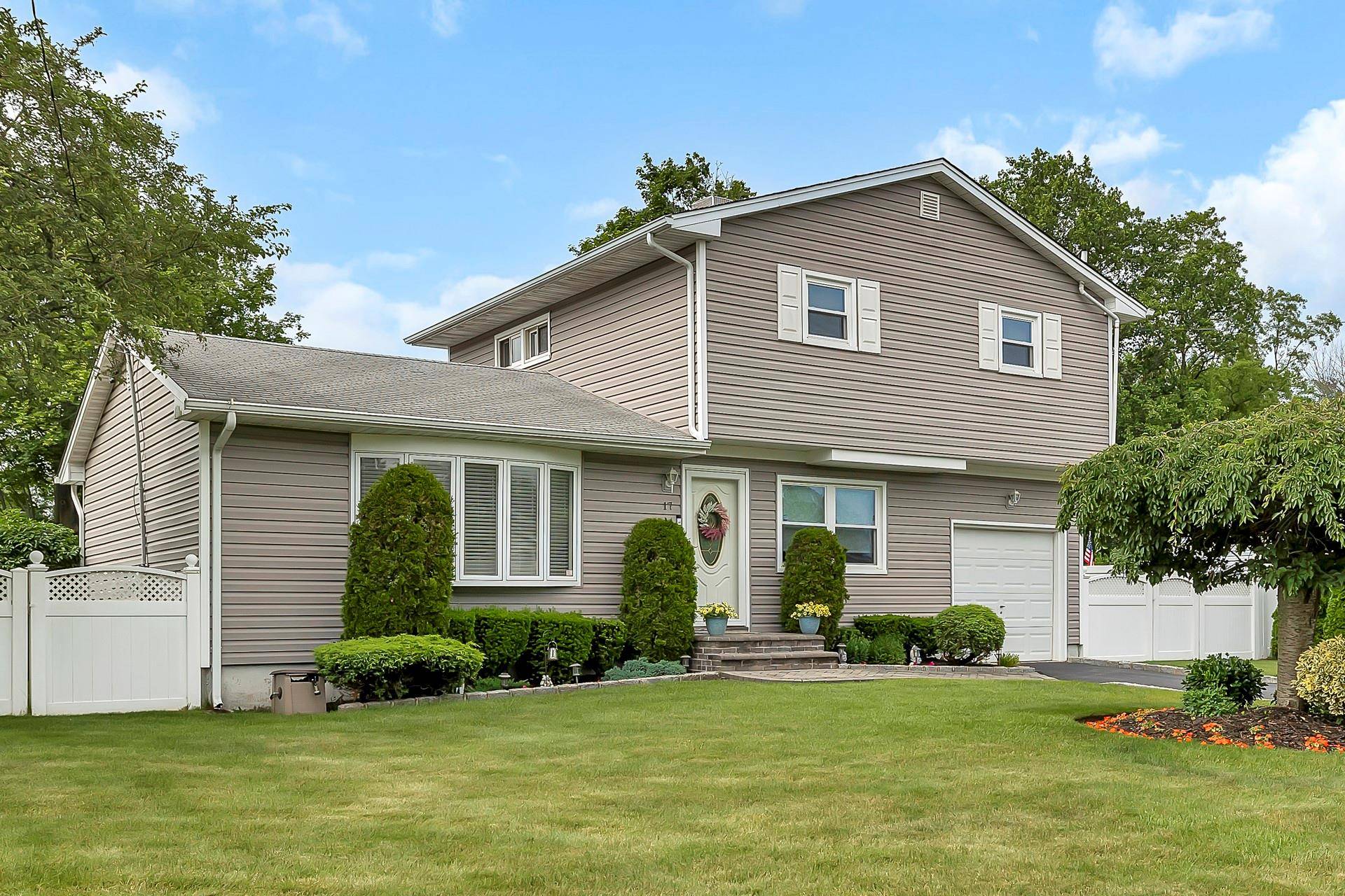 Brentwood, NY 11717,17 Pandora DR