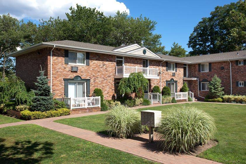 West Babylon, NY 11704,14 Baker ST #14B