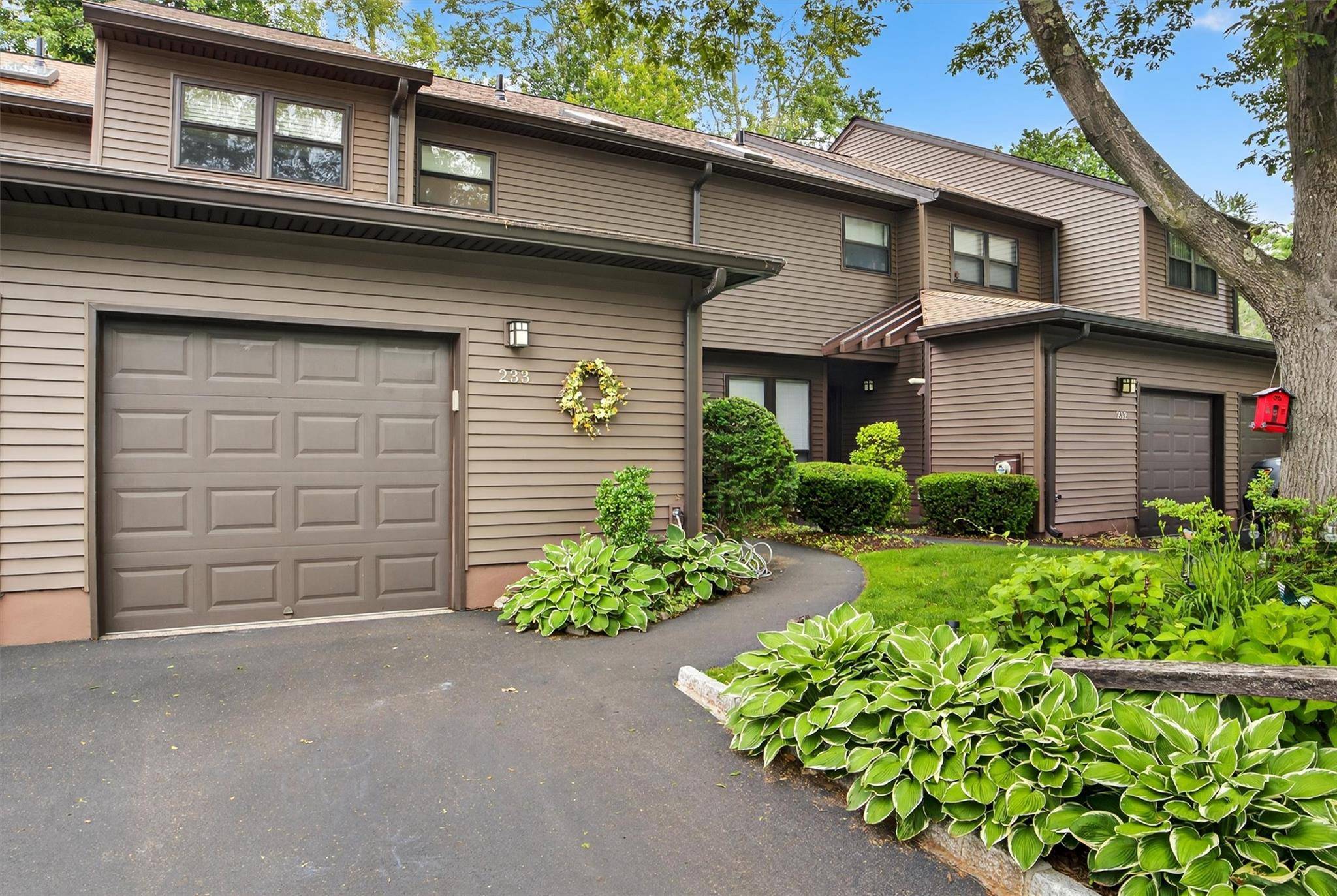 Ossining, NY 10562,233 Woods Brooke CIR
