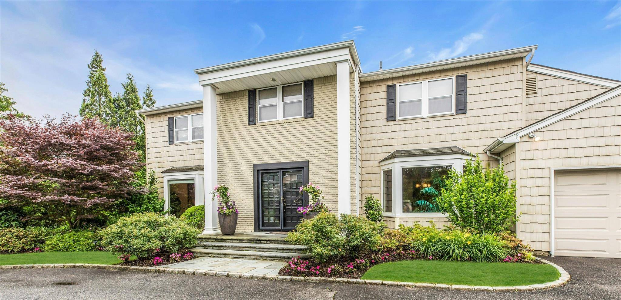 Roslyn, NY 11576,74 Woods DR