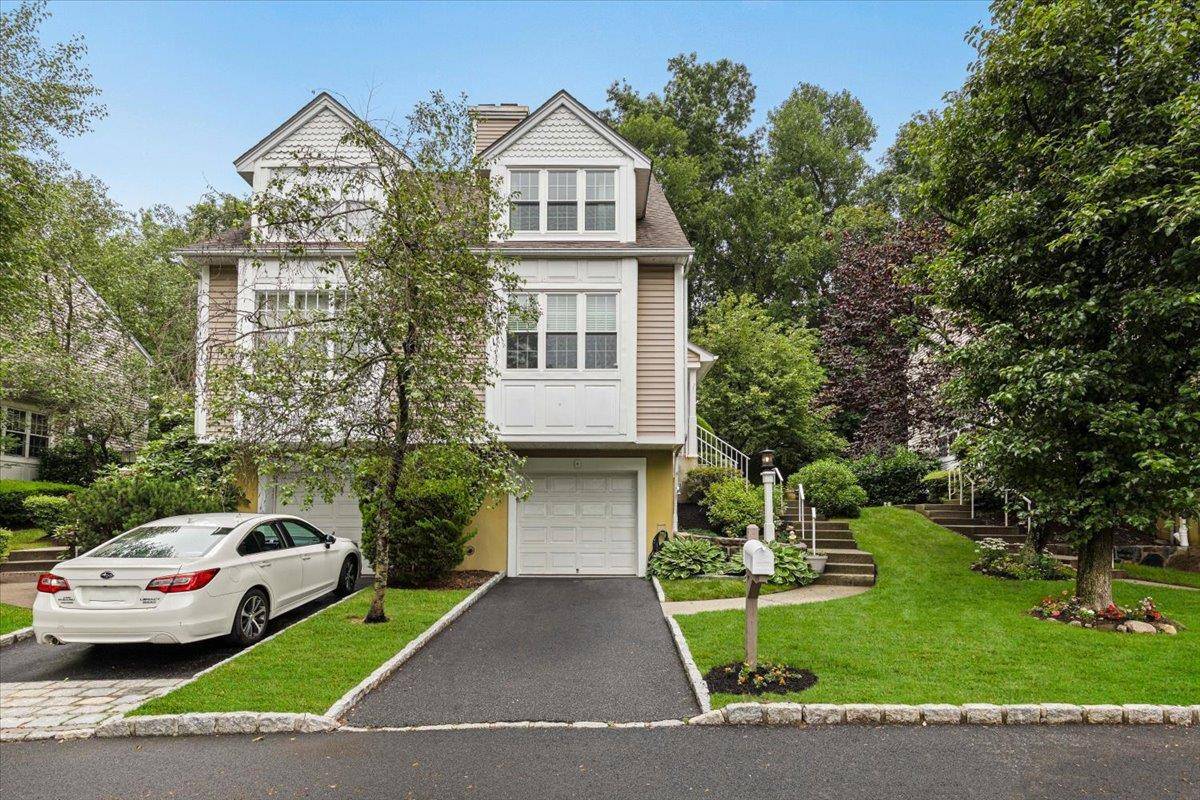 Yonkers, NY 10710,12 Tall Tulip LN