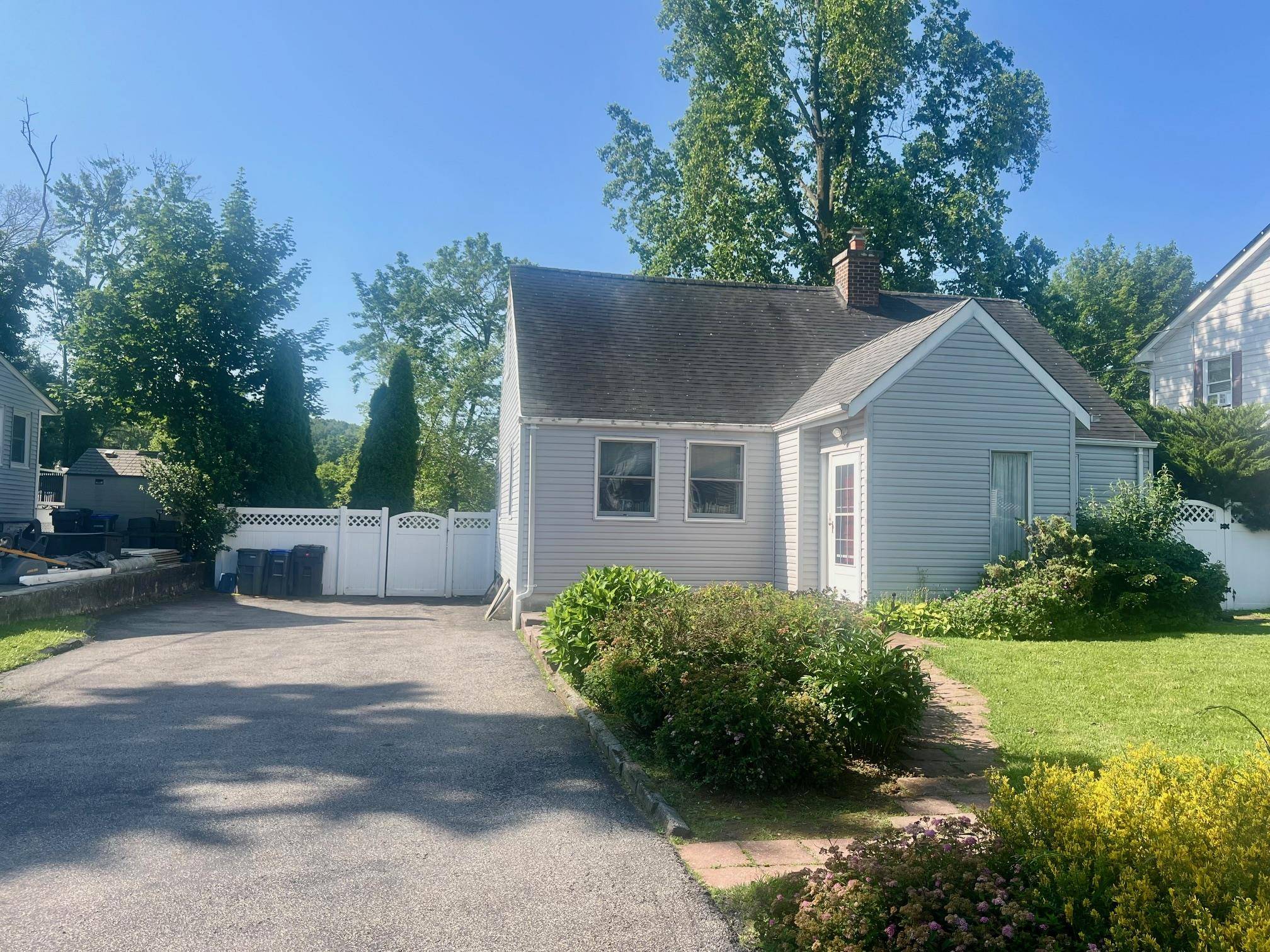 Elmsford, NY 10523,32 Beaver Hill RD