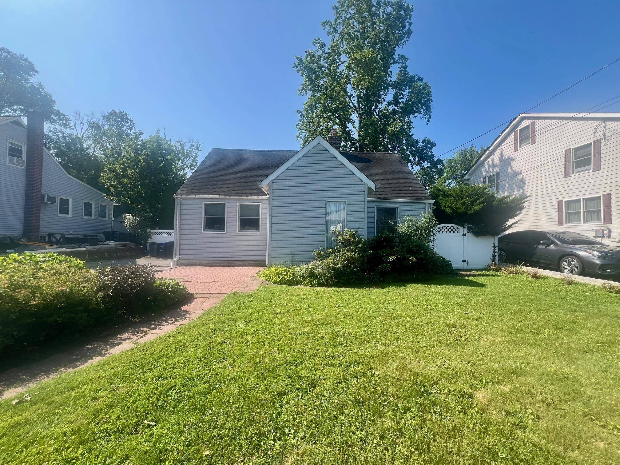 Elmsford, NY 10523,32 Beaver Hill RD