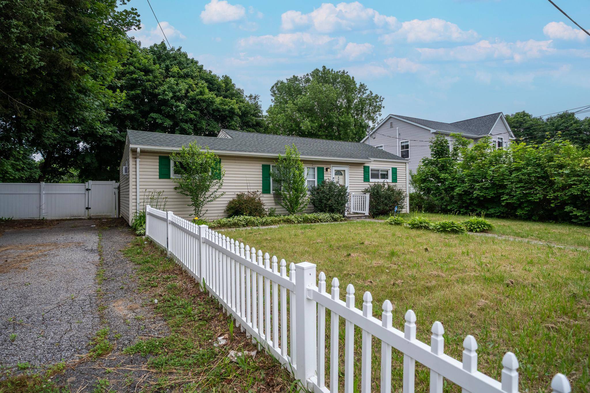 Bellport, NY 11713,609 Michigan AVE