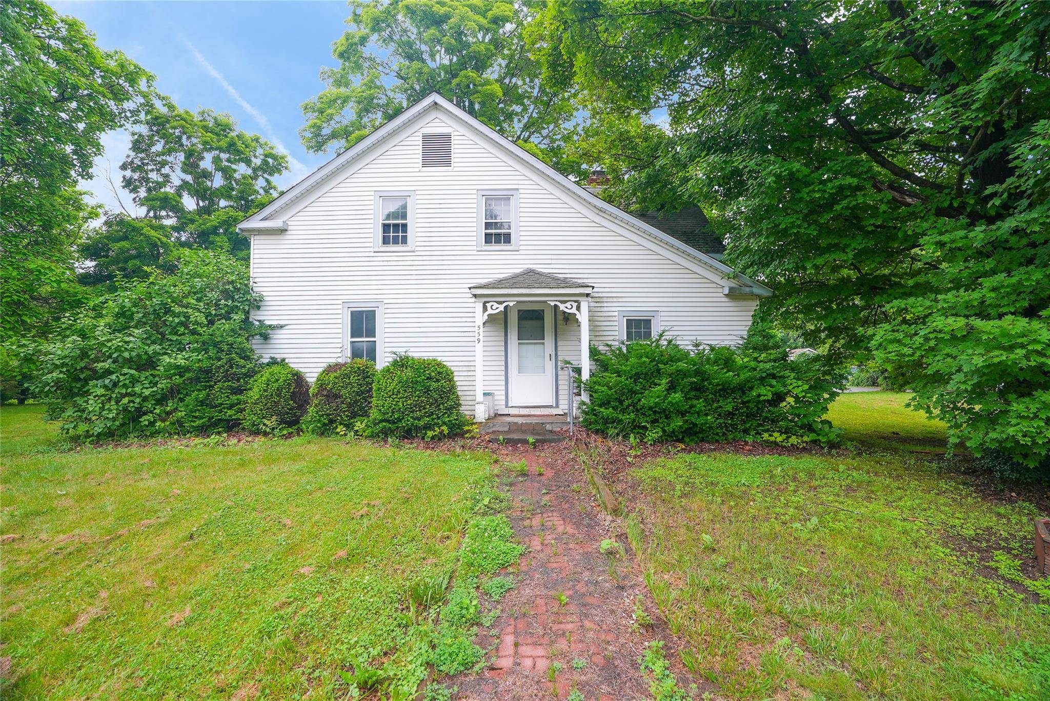 Hyde Park, NY 12538,559 N Quaker LN
