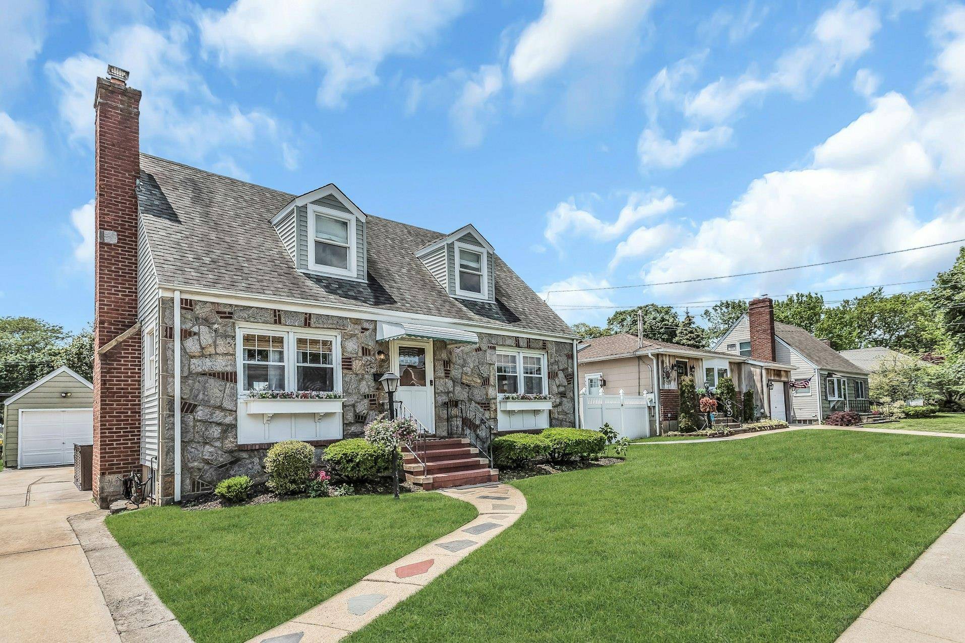 Lindenhurst, NY 11757,535 S 1st ST