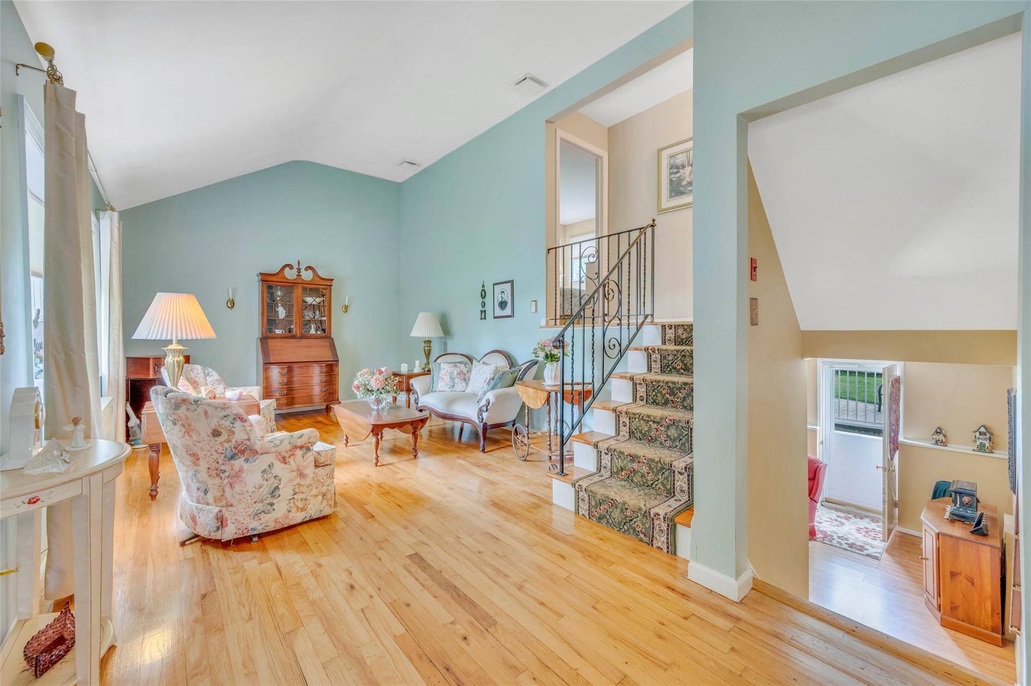 Commack, NY 11725,15 Peony LN